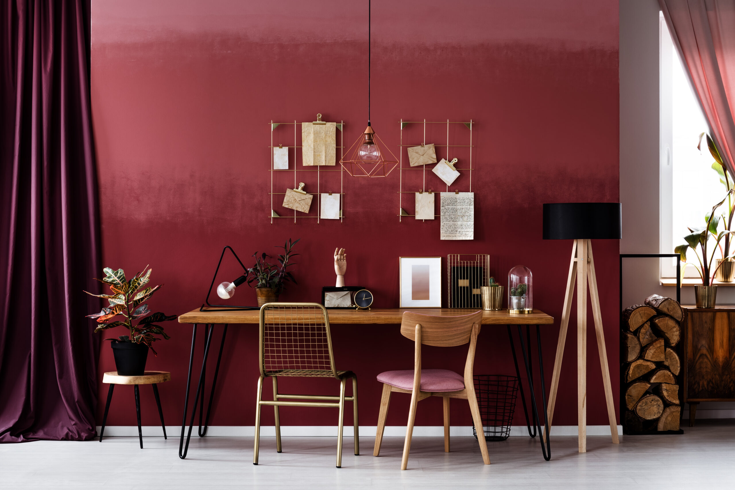 Burgundy elegant workspace interior - Immo Safe