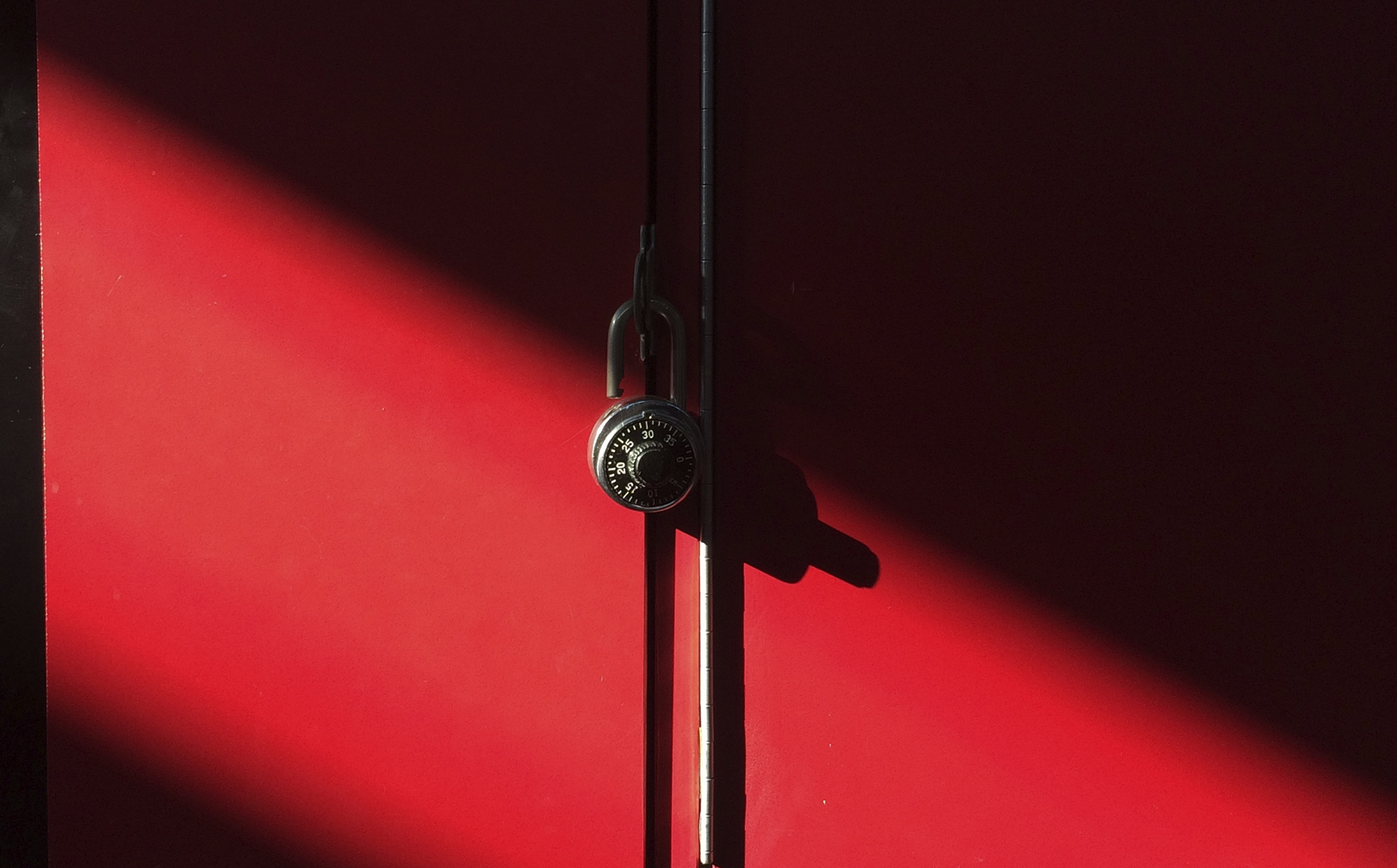 cupboard-light-red-high-school-furniture-light - Immo Safe